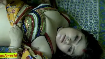 Newly Married Bhabhi Sudden Fucking With 18Yrs Neighbor Boy