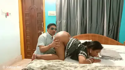 Young Neighbour Hot Sex And Pussy Eating Full Masti With Bhabhi When She Wearing Saree